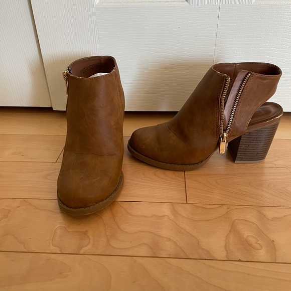 Boot - Picture 2 of 5